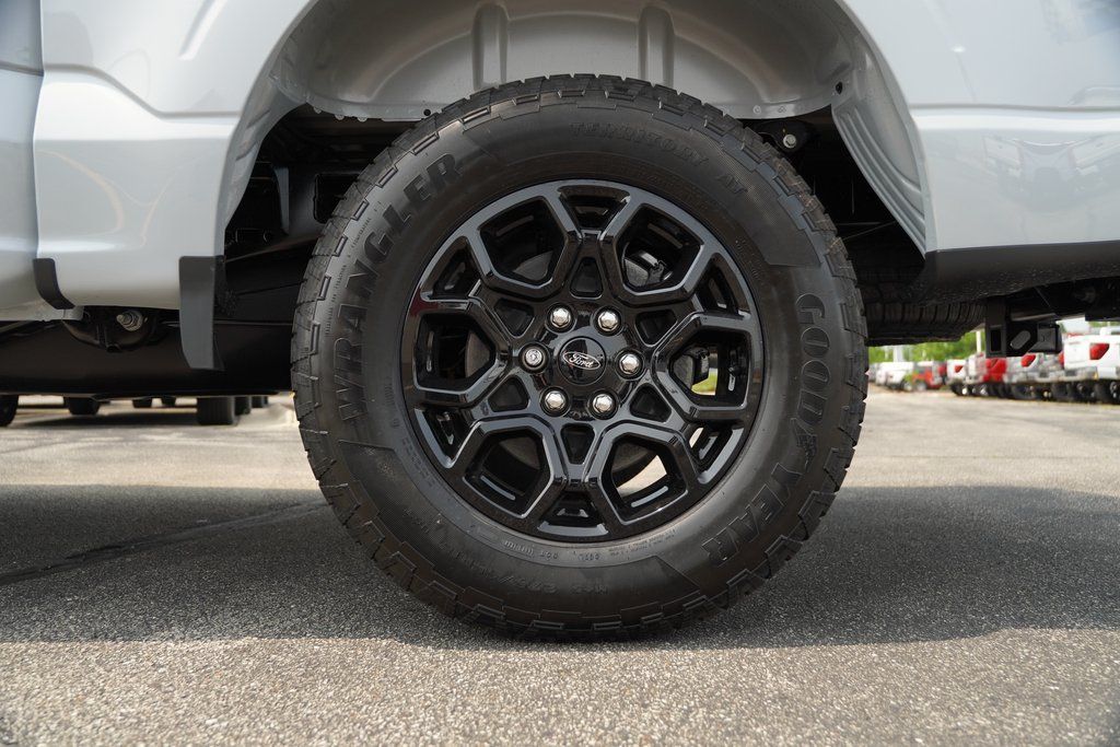 2025 Ford F-150 STX photo 8