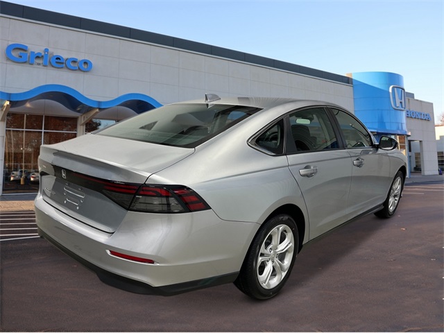 2025 Honda Accord LX photo 6
