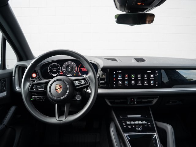2024 Porsche Cayenne Base photo 21