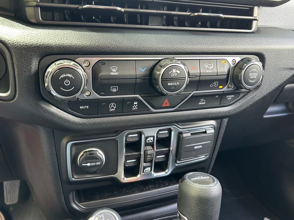 2025 Jeep Gladiator Sport S photo 33