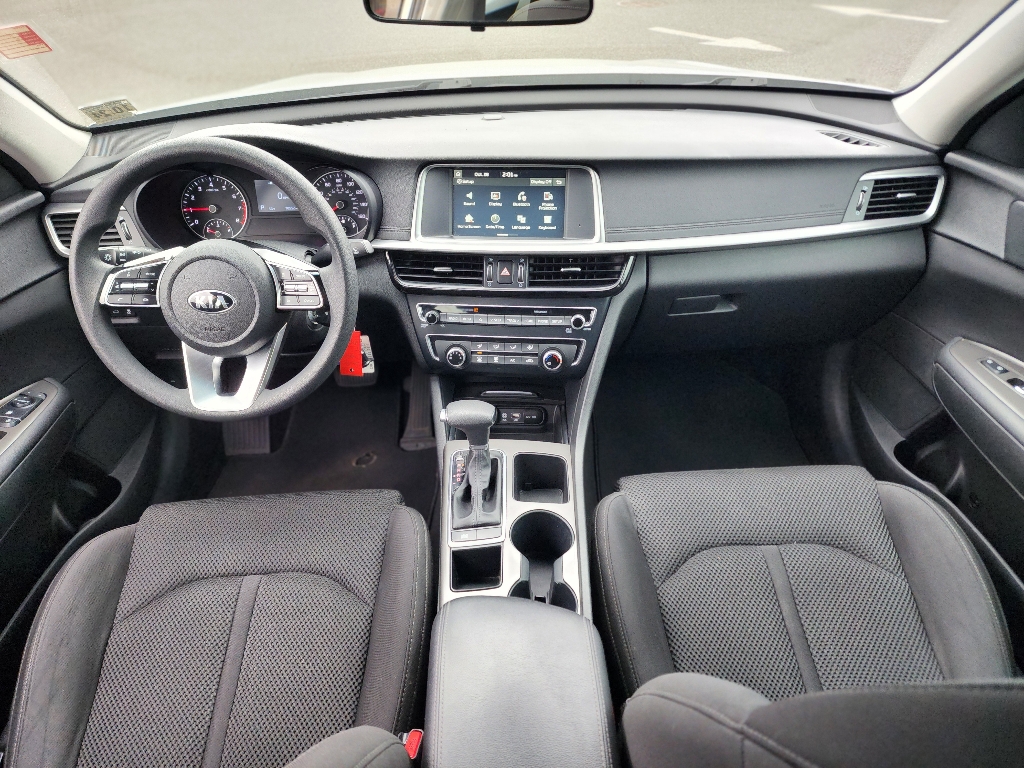 2020 Kia Optima LX photo 2