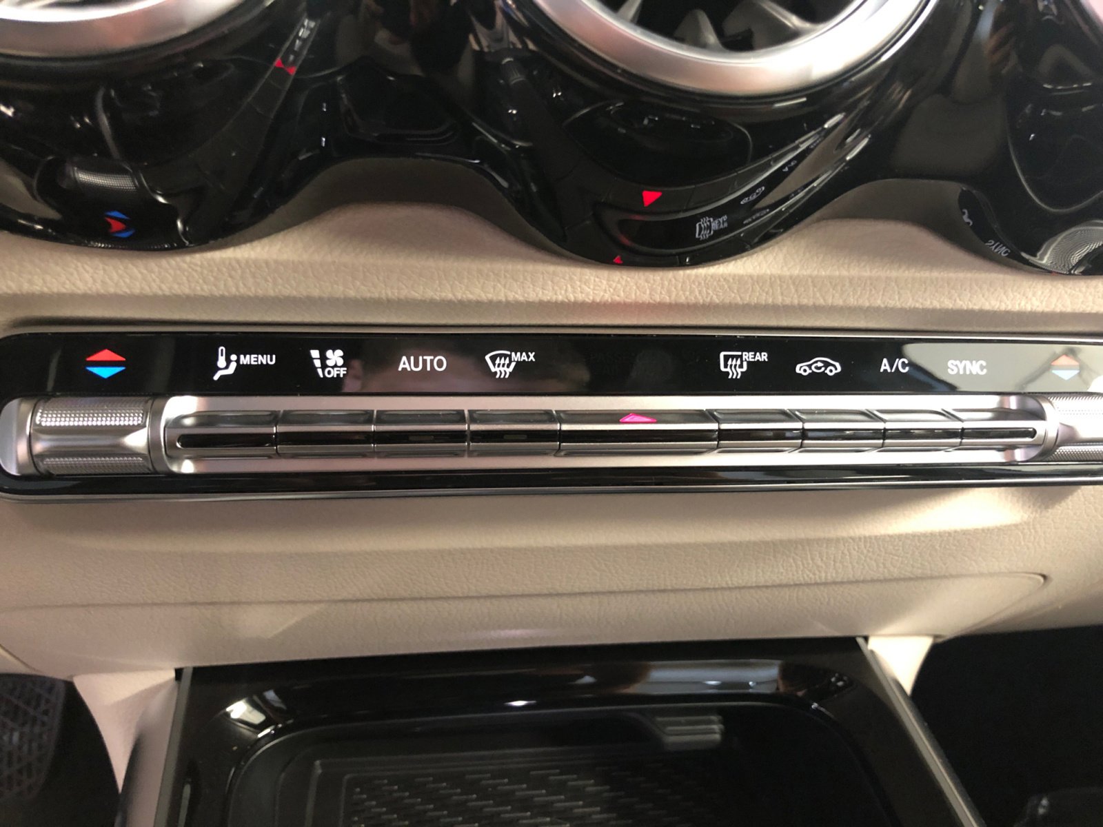 2025 Mercedes Benz GLB 250 4MATIC photo 22
