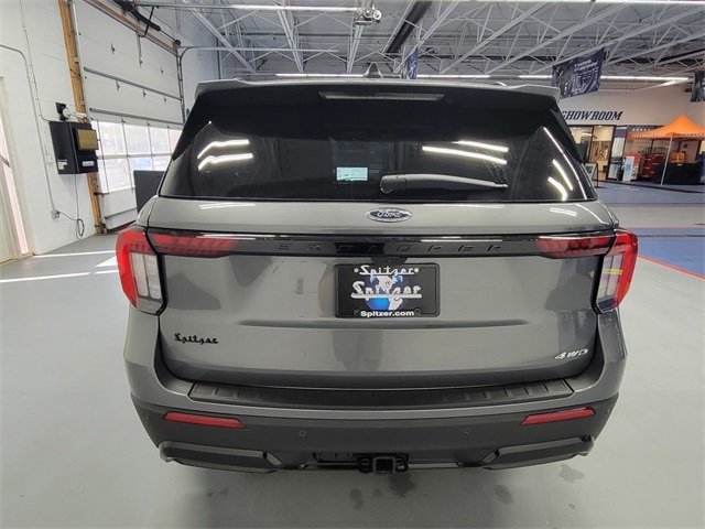 2025 Ford Explorer ST-Line photo 4