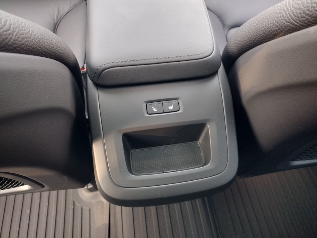 2025 VOLVO XC60 - Image 15