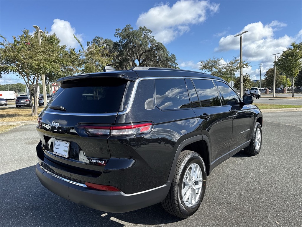 2025 Jeep Cherokee Laredo photo 3