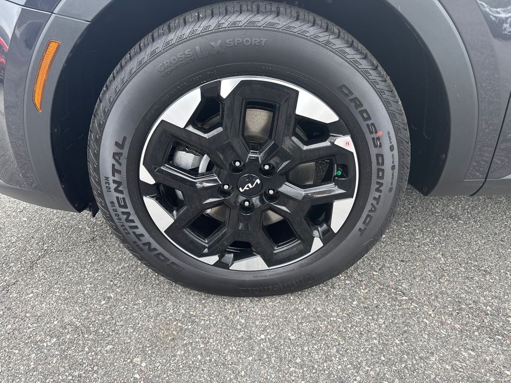 2025 Kia Sorento S photo 11