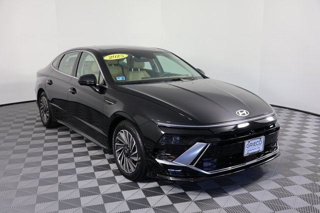 2025 Hyundai Sonata Hybrid Limited's photo