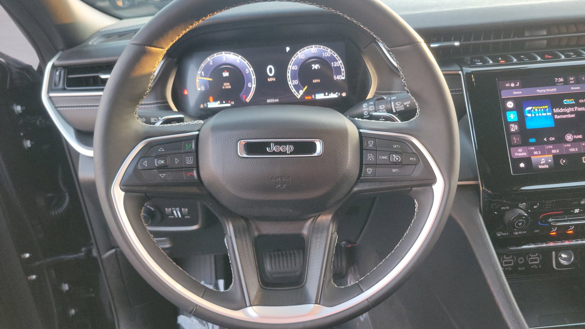 Used 2025 Diamond Black Crystal Pearlcoat Jeep Altitude X image 21