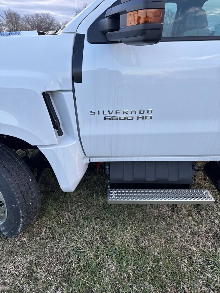 2024 Chevrolet Silverado 6500HD Work Truck photo 3