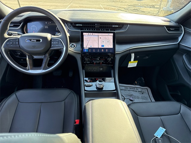 2025 Jeep Grand Cherokee Limited photo 2