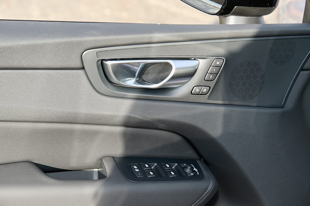 2026 VOLVO XC60 - Image 10