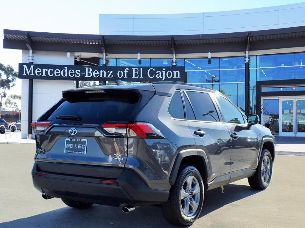 2024 Toyota RAV4 Hybrid XLE photo 3