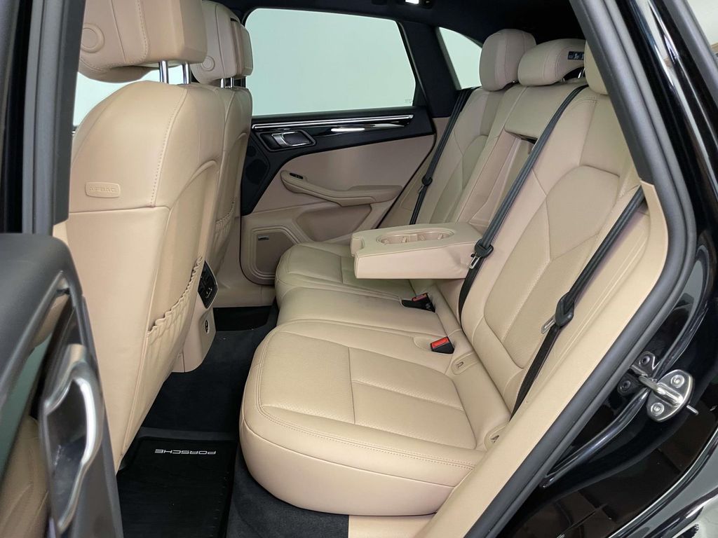 2024 Porsche Macan T photo 12