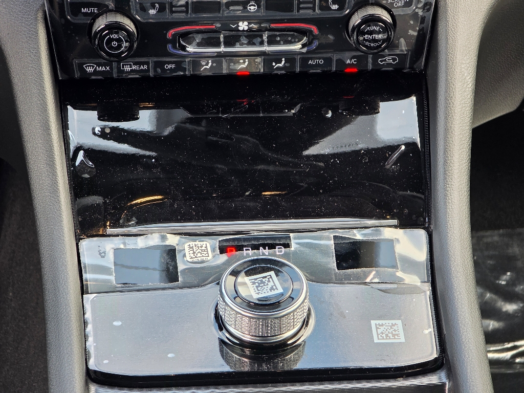 2025 Jeep Grand Cherokee Laredo photo 12