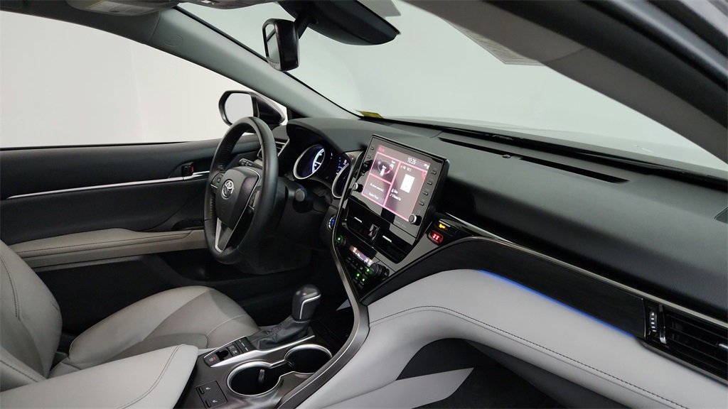 2022 Toyota Camry Hybrid XLE photo 4