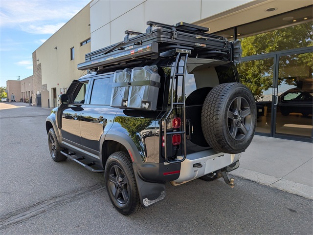 2023 Land Rover Defender 110 S photo 4