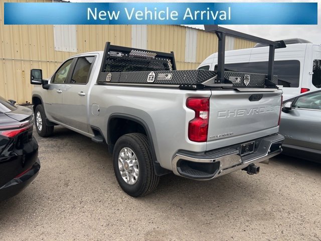 2022 Chevrolet Silverado 3500HD LT photo 2