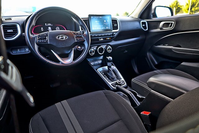 2024 Hyundai Venue SEL photo 4