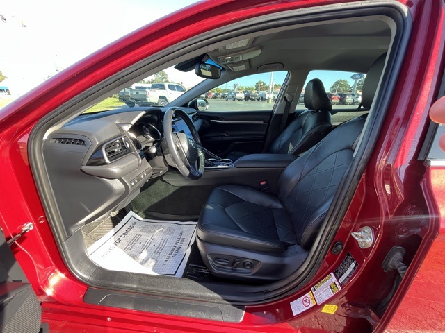 2019 Toyota Camry XLE photo 4