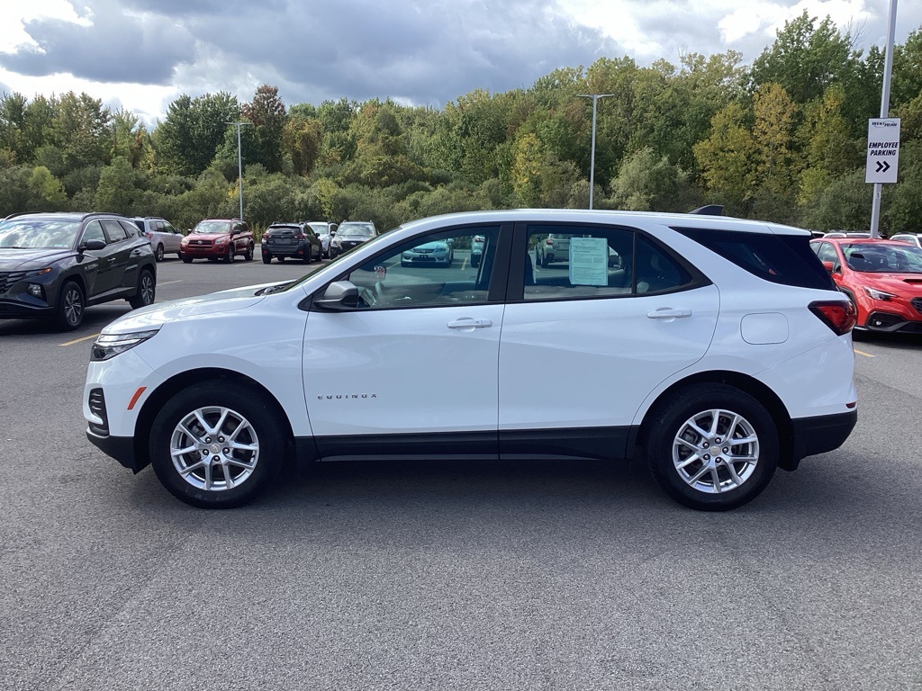 2024 Chevrolet Equinox LS photo 4