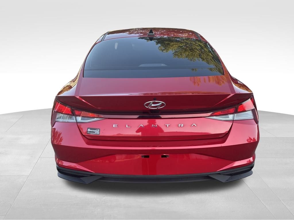 2022 Hyundai Elantra SEL Convenience photo 4