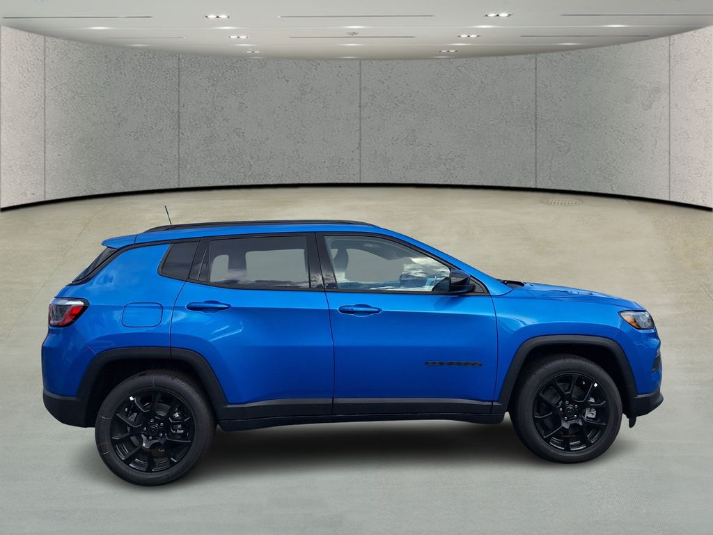 2026 Jeep Compass Latitude photo 4