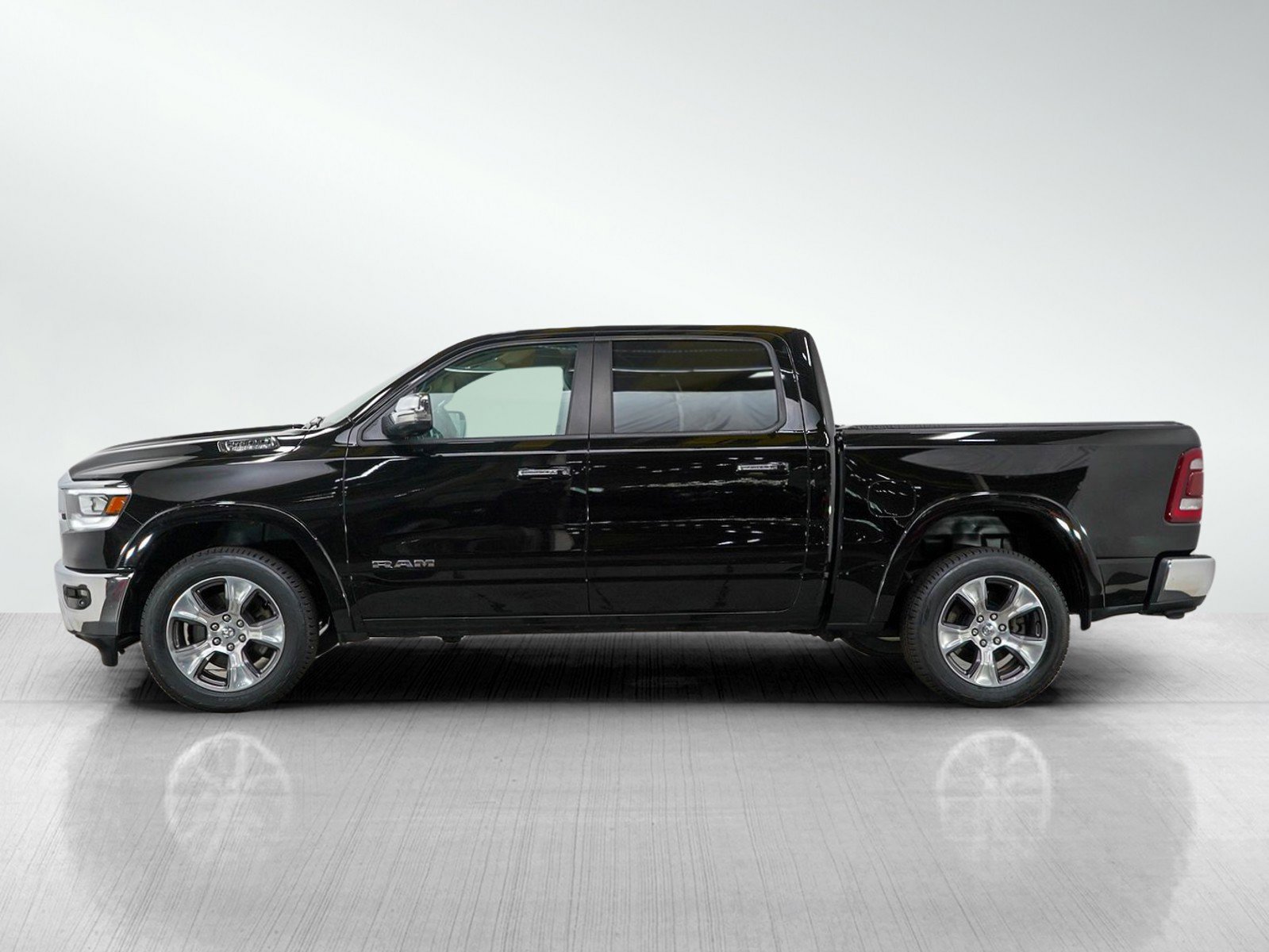 2019 Ram 1500 Laramie photo 2
