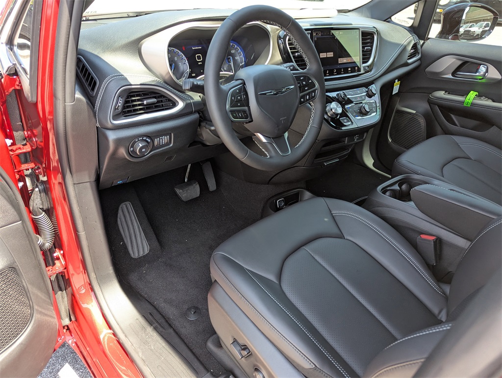 2026 Chrysler Pacifica photo 10