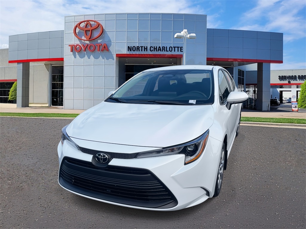 2025 Toyota Corolla LE photo 3
