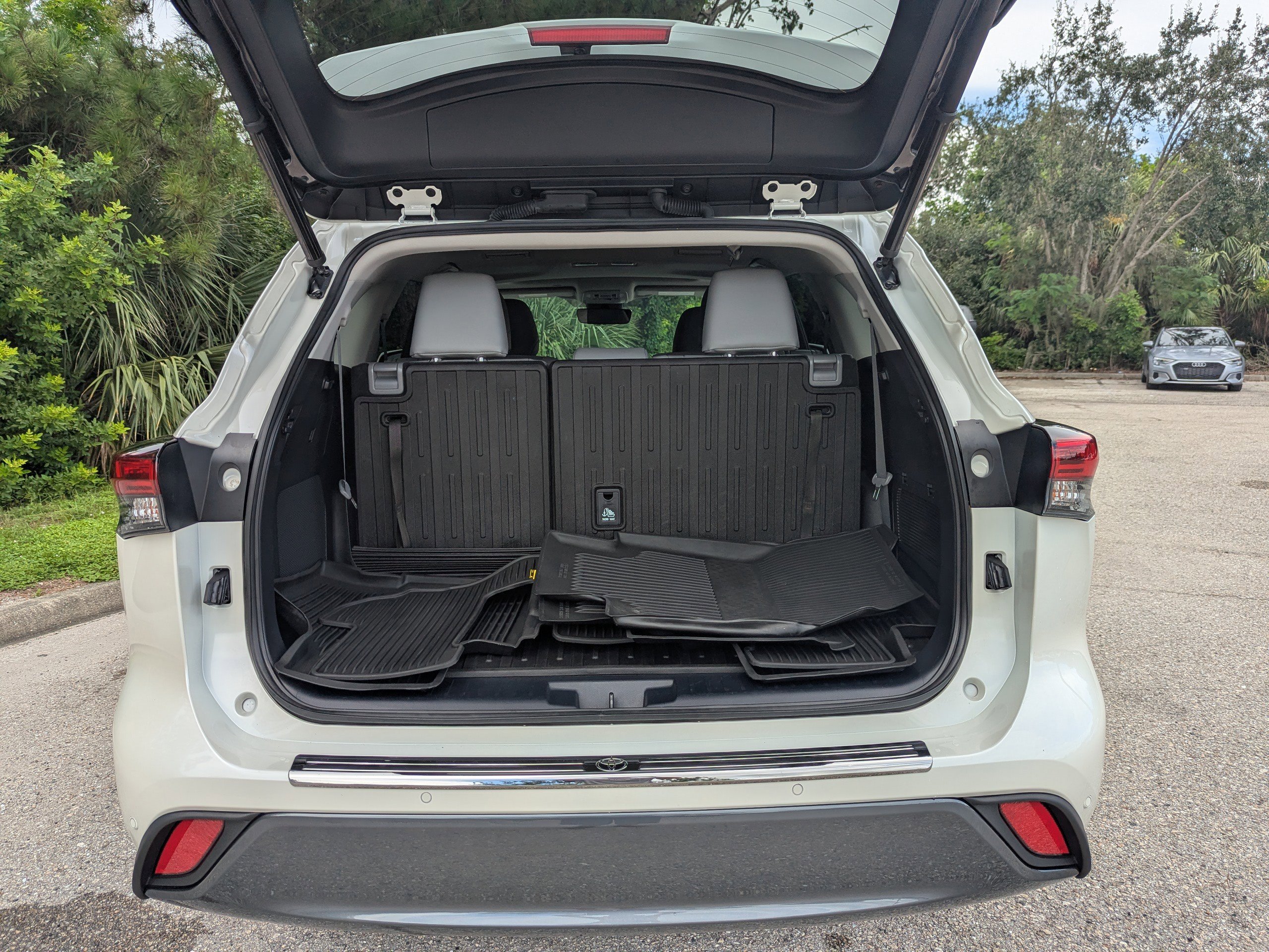 2020 Toyota Highlander Limited photo 6