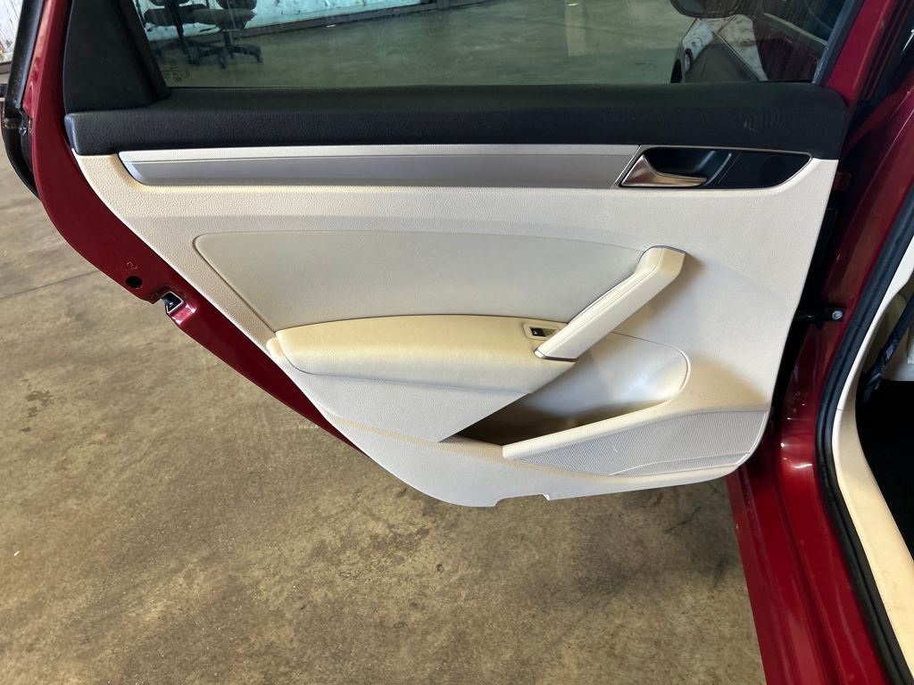 2019 Volkswagen Passat 2.0T Wolfsburg Edition photo 23