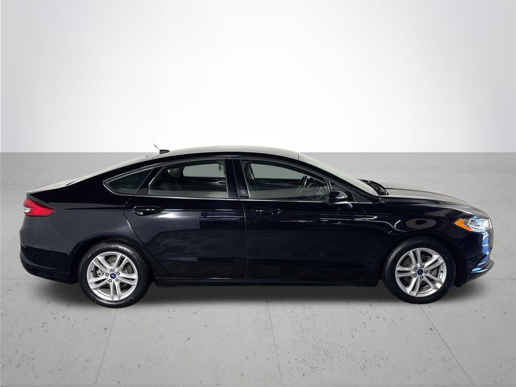 2018 Ford Fusion SE photo 4