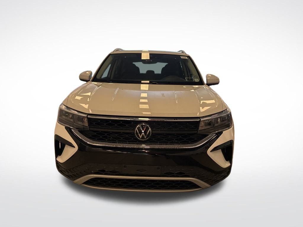 2023 Volkswagen Taos SE photo 2