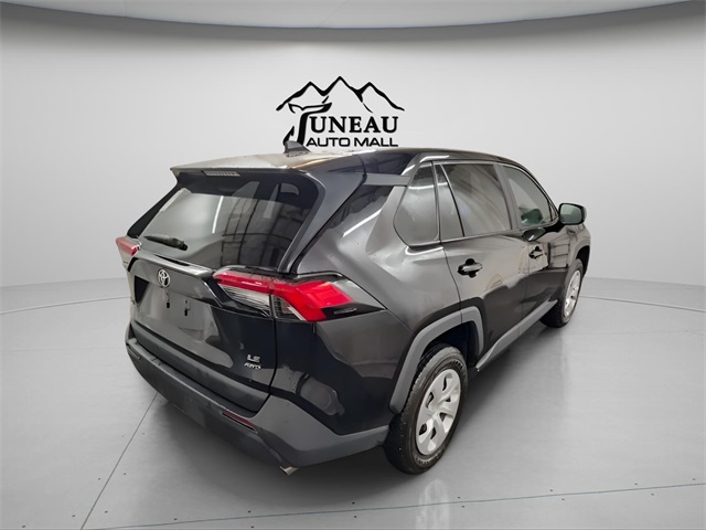 2024 Toyota RAV4 LE photo 3