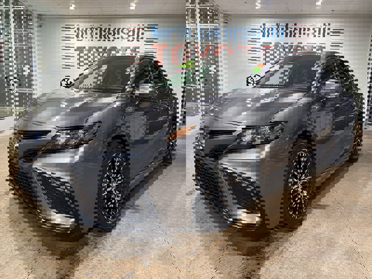 2024 Toyota Camry SE's photo