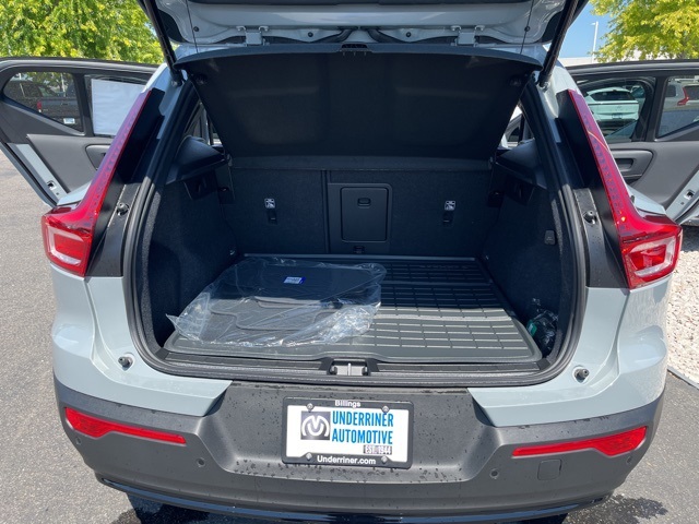 2026 Volvo XC40 Plus photo 21