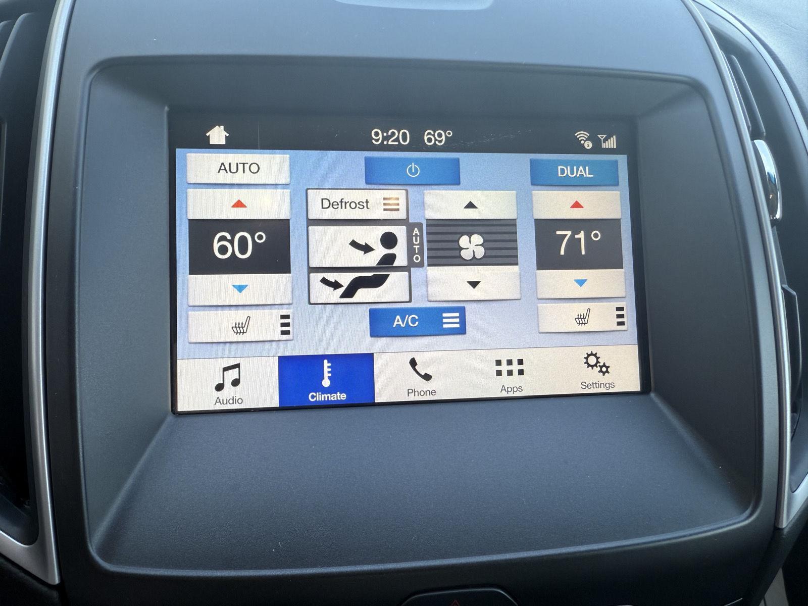 2017 Ford Edge SEL photo 16