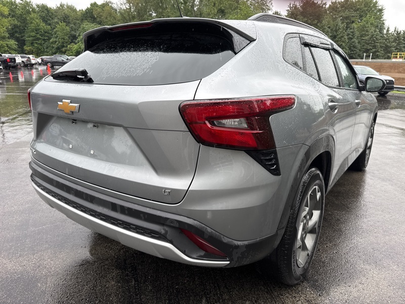 2024 Chevrolet Trax LT photo 3