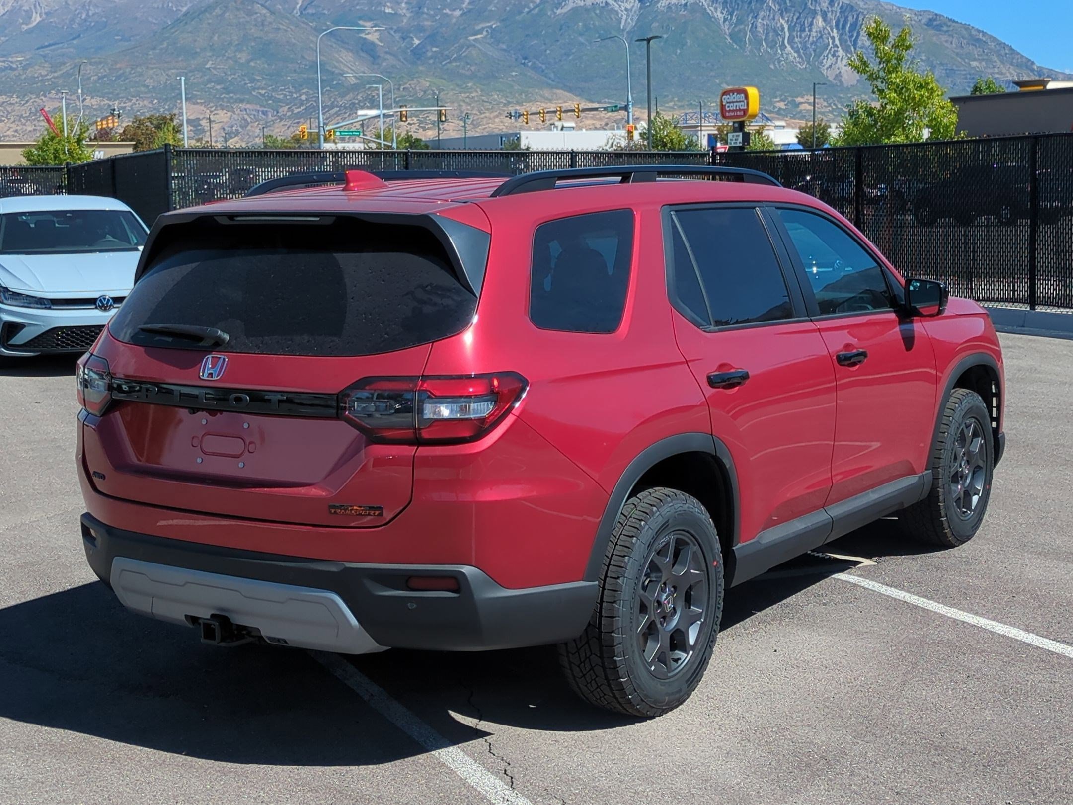 2025 Honda Pilot TrailSport photo 2