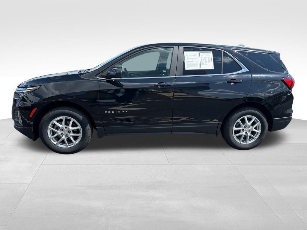 2023 Chevrolet Equinox LT photo 2