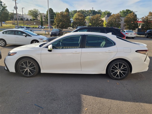 2023 Toyota Camry SE photo 3