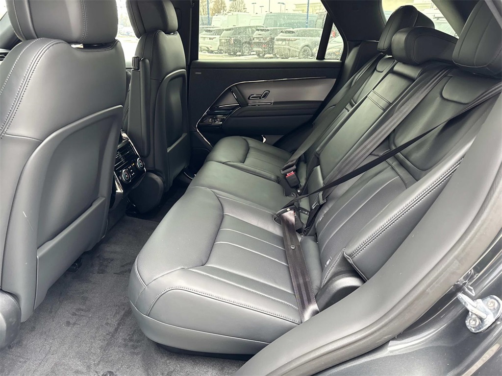 2025 Land Rover Range Rover Sport SE photo 13