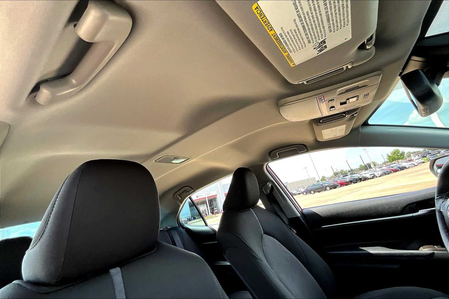 2022 Toyota Camry LE photo 13