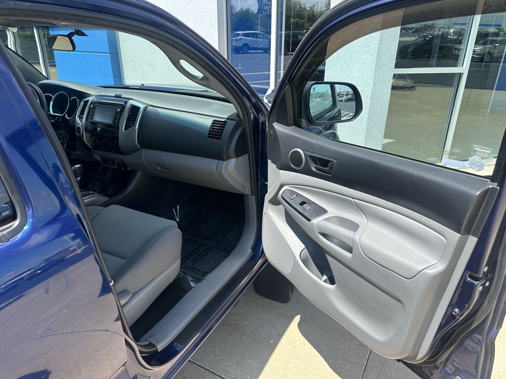 2015 Toyota Tacoma Base V6 photo 11