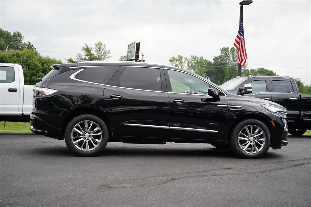 2022 Buick Enclave Avenir photo 2
