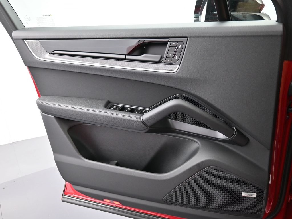 2026 Porsche Cayenne Coupe photo 18