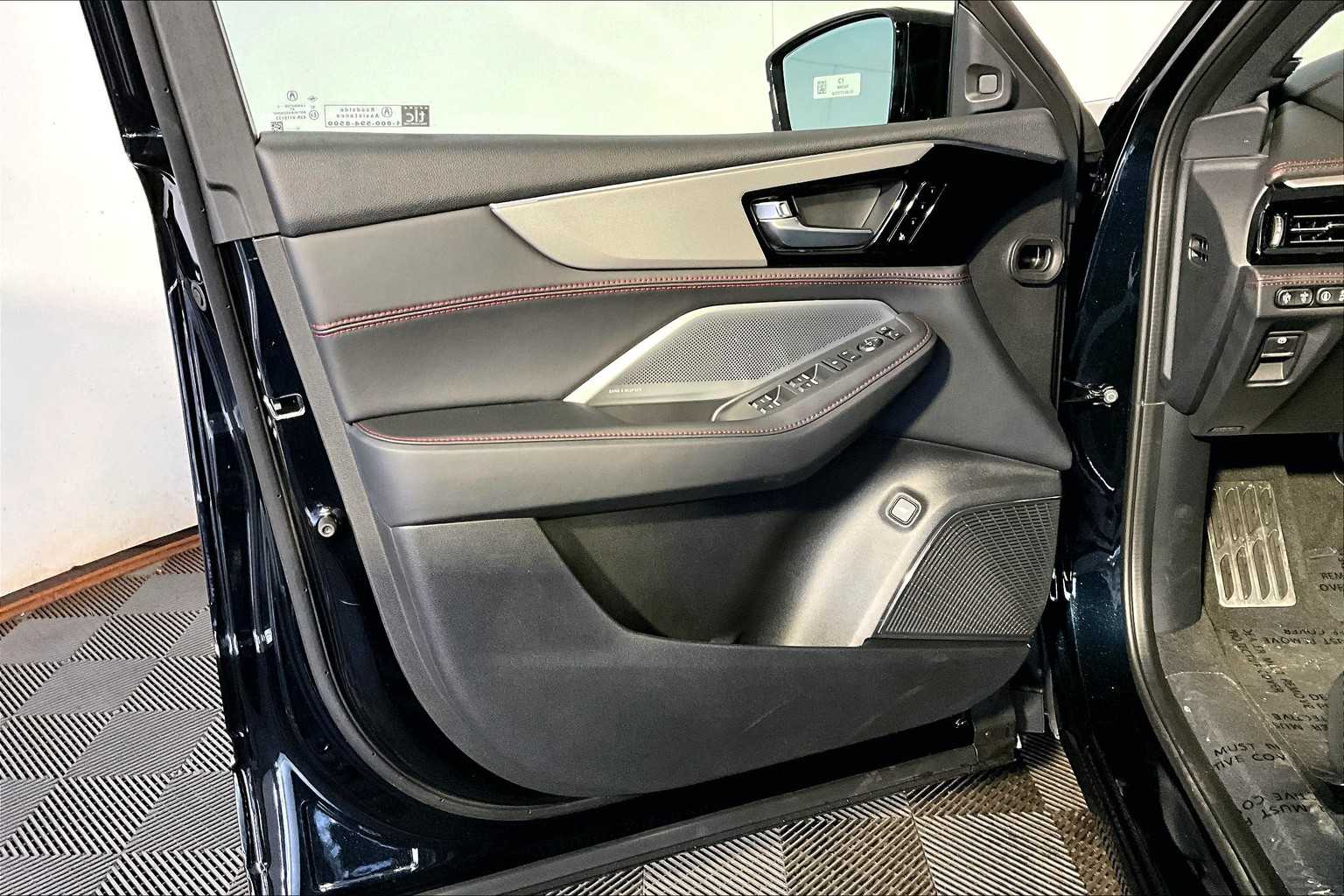 2026 Acura MDX SH-AWD A-Spec Advance photo 11