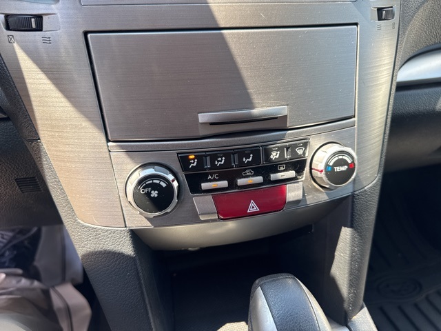 2011 Subaru Outback 2.5i Premium photo 16