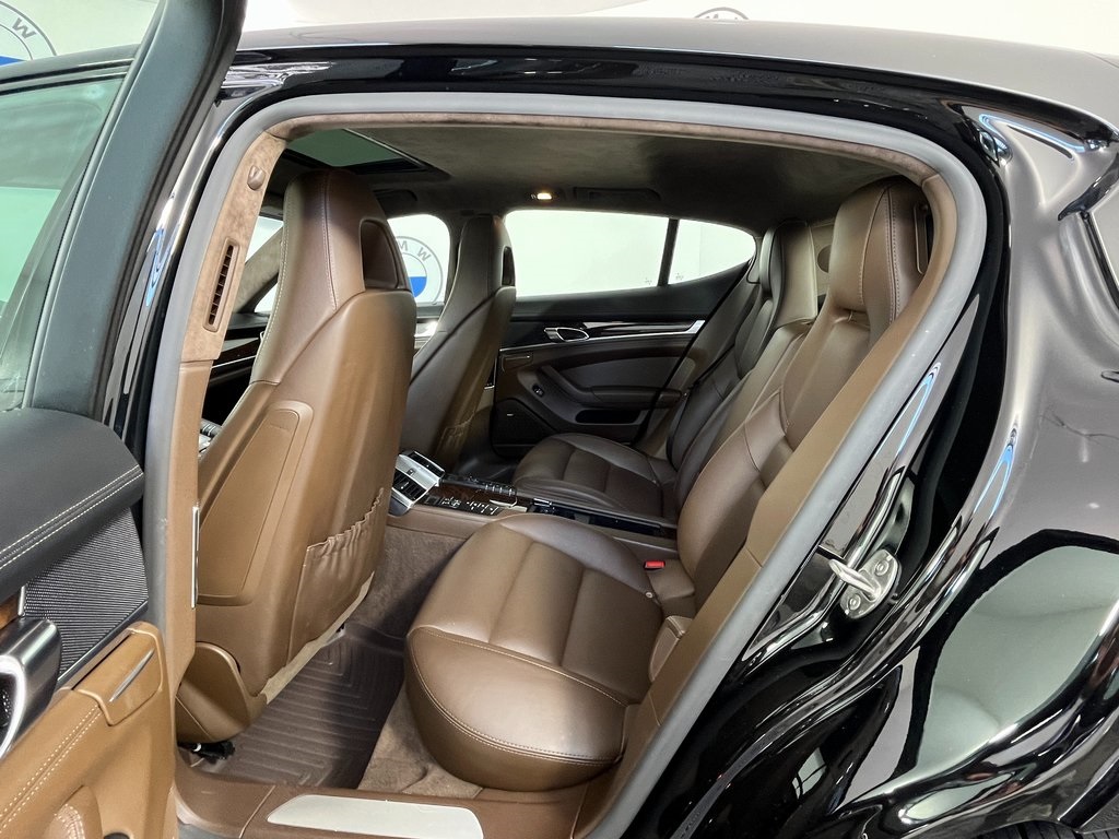 2015 Porsche Panamera Base S photo 17