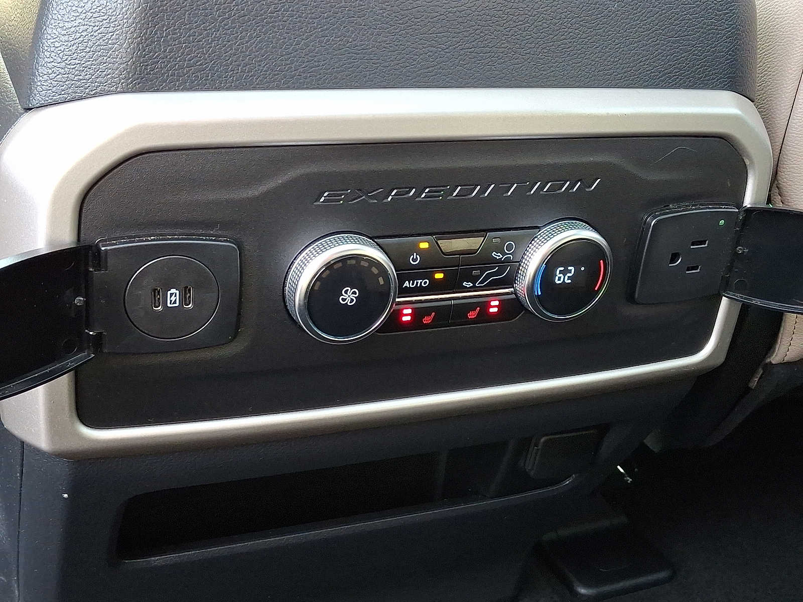 2024 Ford Expedition Limited photo 12